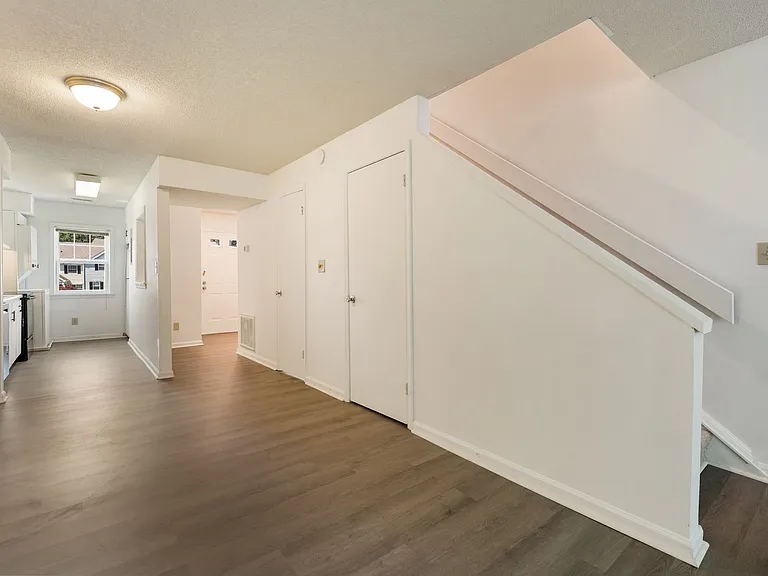 126 Schultz St — Photo 2