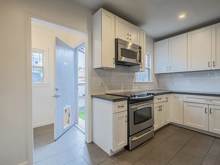 4211 Martin Luther King Jr Way — Photo 22
