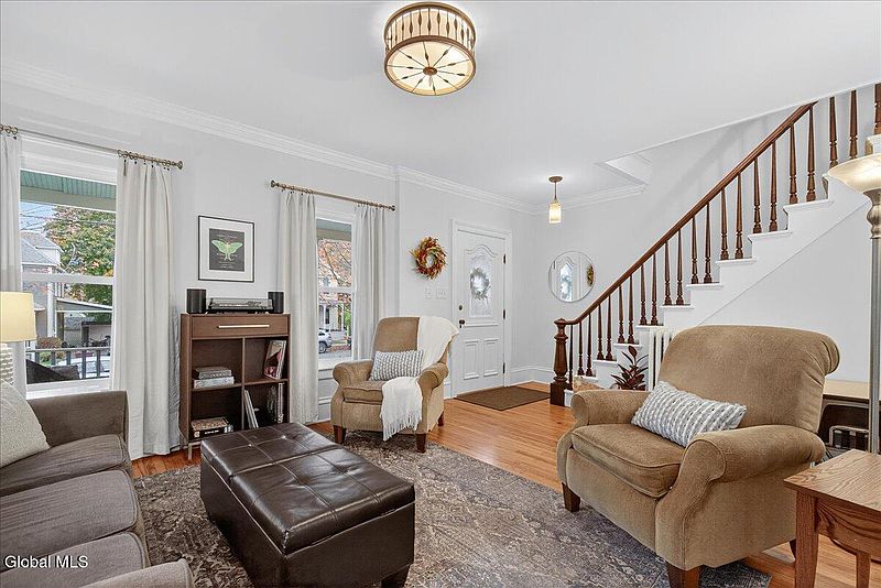 4th image of 28 Chapman Street