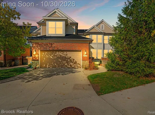 4072 Summerfield Dr, Troy, MI 48085