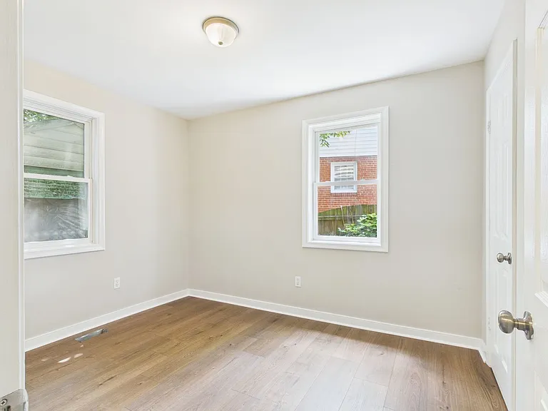 2313 National St — Photo 23