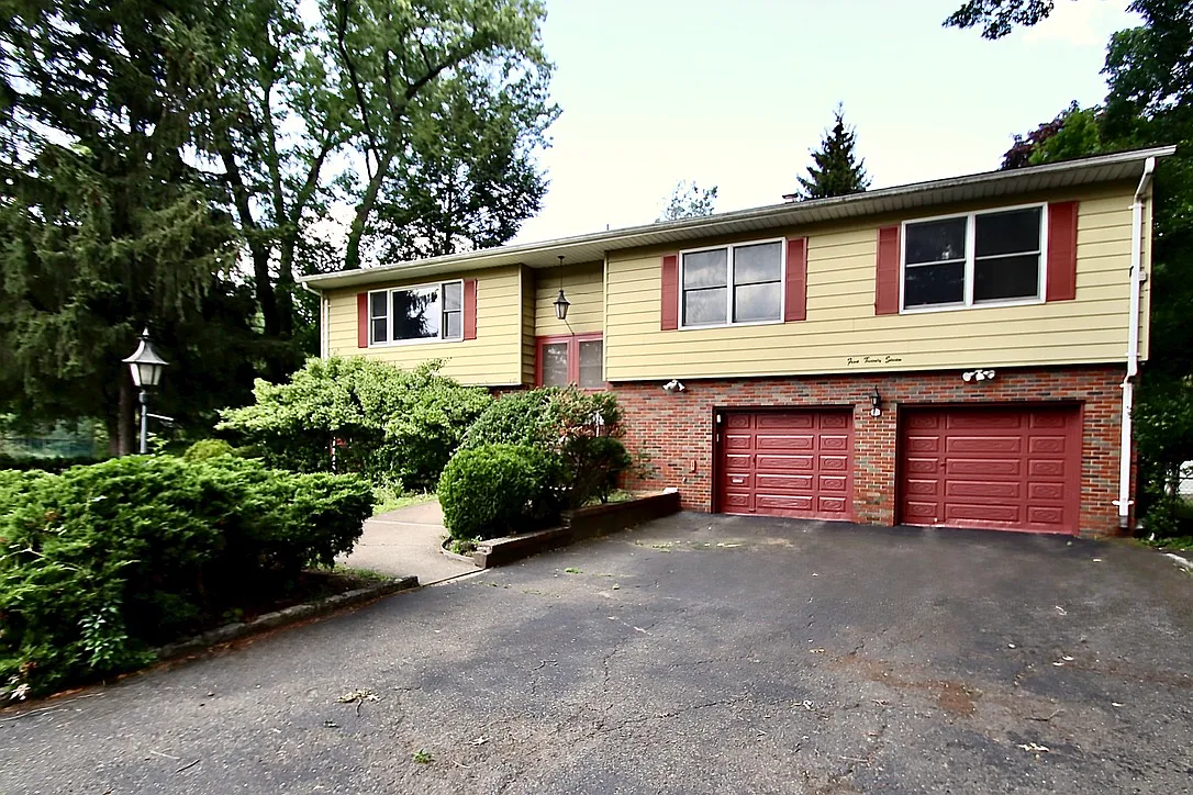 4 bed, 3.5 bath, 3000 sqft, $5,000 — Photo 1