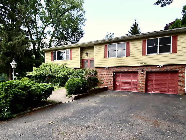 5-27 Dorothy St — Photo 1