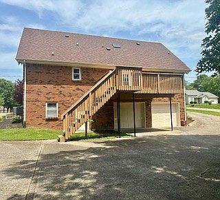3rd image of 1408 Honeysuckle Ln