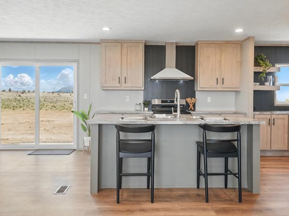 25 Desert Lily Rd, Moriarty, NM 87035
