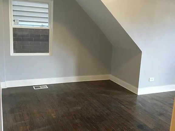 3rd image of 1422 N Campbell Ave #1F
