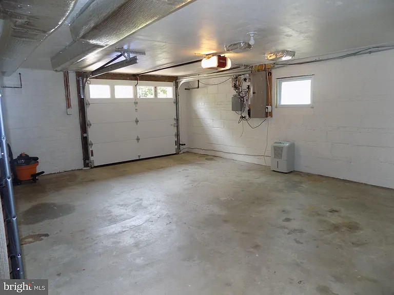 138 S Abingdon St — Photo 29