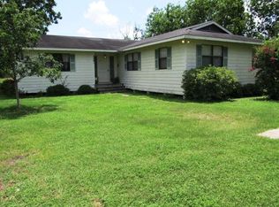 3201 E Juan Linn St, Victoria, TX 77901
