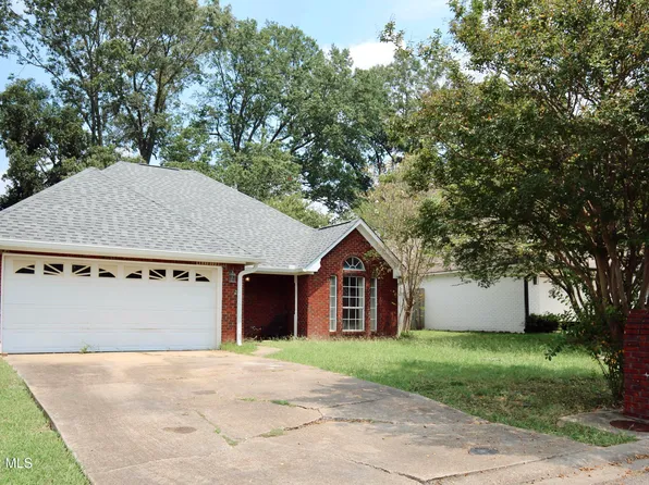 122 W Bound St, Starkville, MS 39759