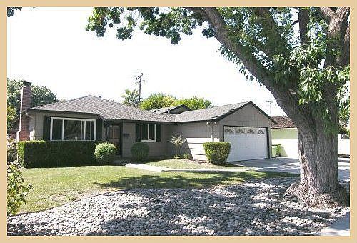 1078 Las Palmas Dr Front View