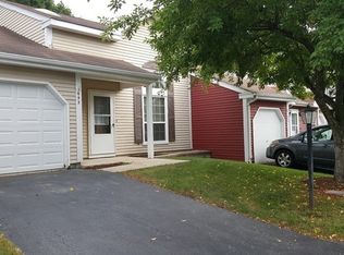 653 Yale Ln, Island Lake, IL 60042