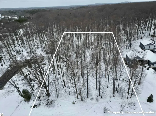 4279 Weatherwood Dr, Traverse City, MI 49685