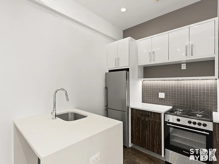 441 Franklin Ave #3A — Photo 6