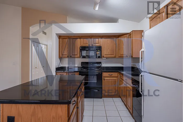 9723 W Mohawk Ln — Photo 18