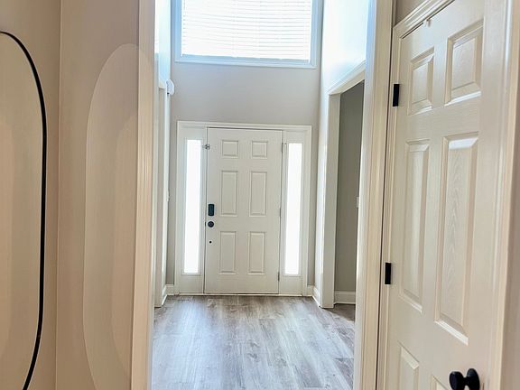 2nd image of 2887 Montview Dr SW