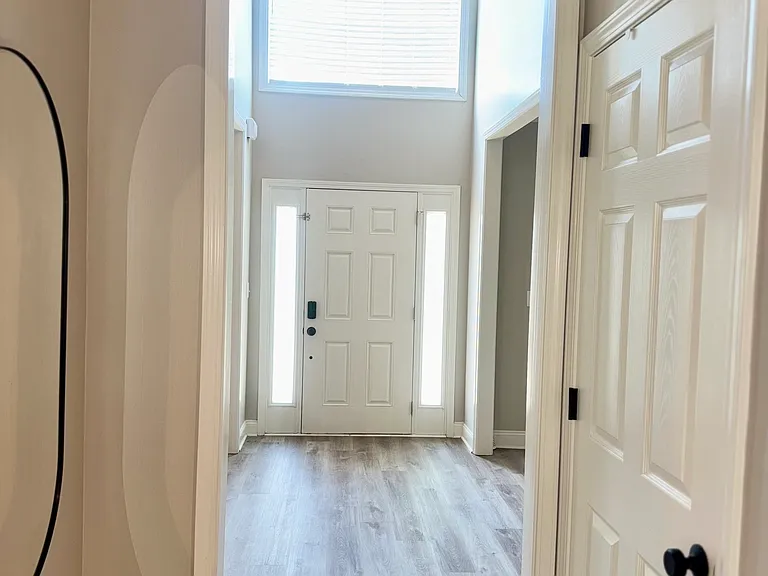 2887 Montview Dr SW — Photo 2