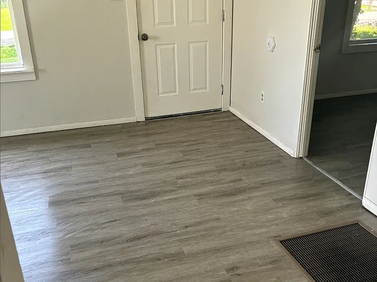 1117 Gray St — Photo 2