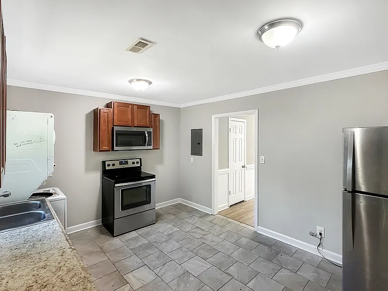 1432 Ardmore Dr #D — Photo 6