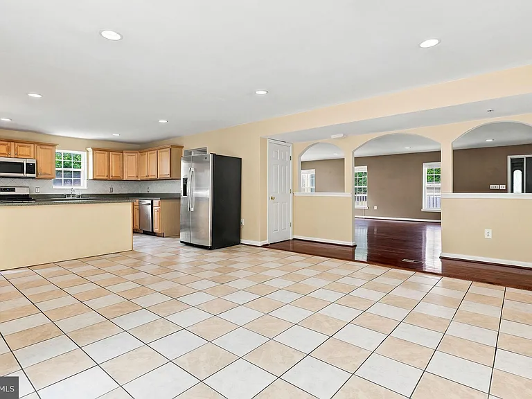 8916 Rugby Rd — Photo 22