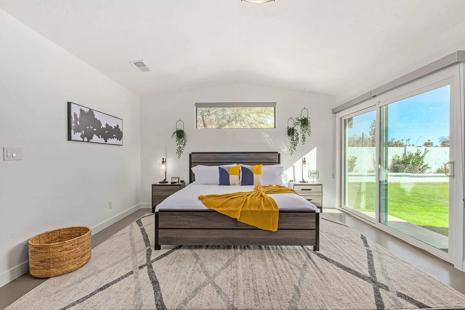 5 bed, 3.0 bath, 3293 sqft, $16,548 — Photo 4