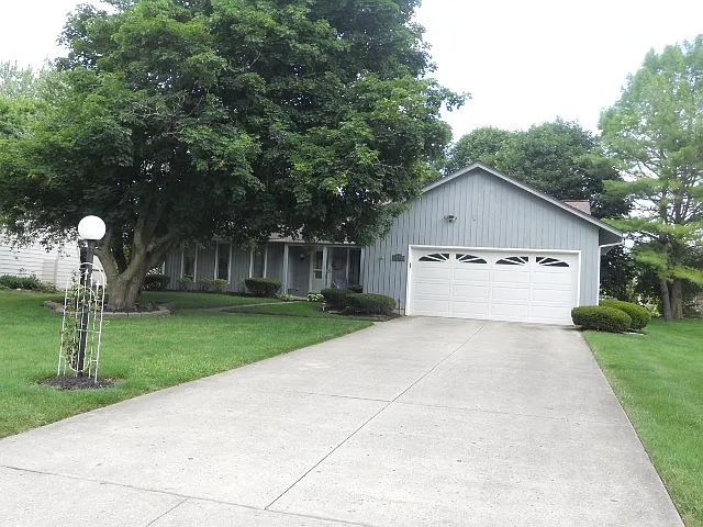 920 Chaumont Dr photo 1