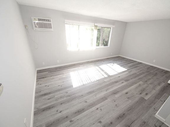 4th image of 11620 Mayfield Ave APT 216