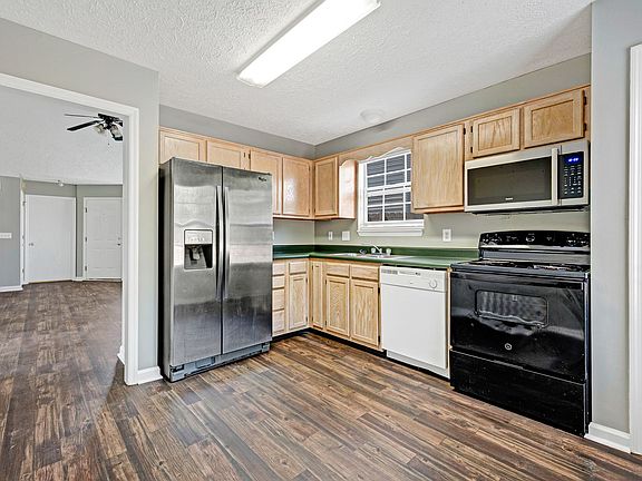 2nd image of 2712 Riverbend Dr