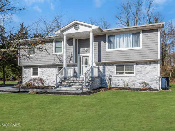 9 Brown Road, Howell, NJ 07731