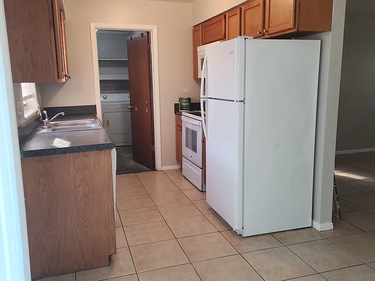 10820 Margaret Dr — Photo 4