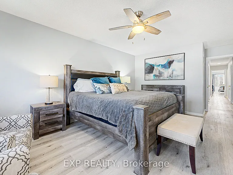 457 Heddle Cres — Photo 19