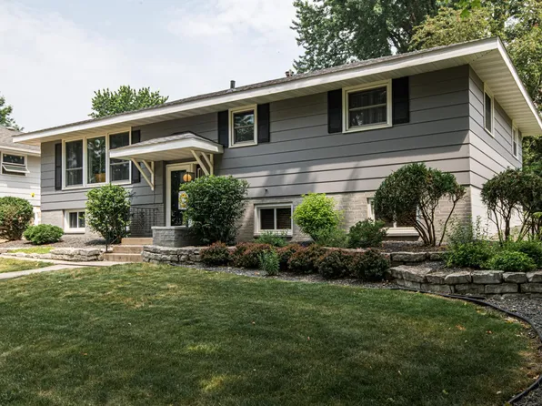 811 27th St NW, Rochester, MN 55901