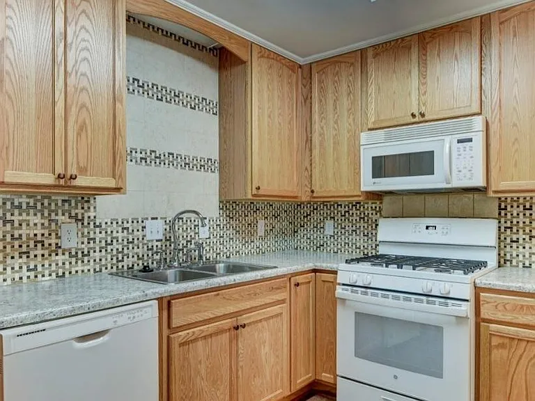 309 W 28th Ave — Photo 11