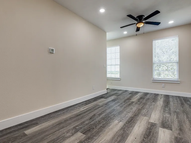 515 N Davis Dr — Photo 18