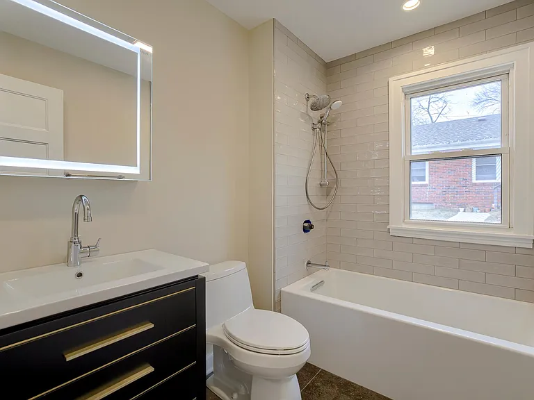 1106 N 49th Ave — Photo 15