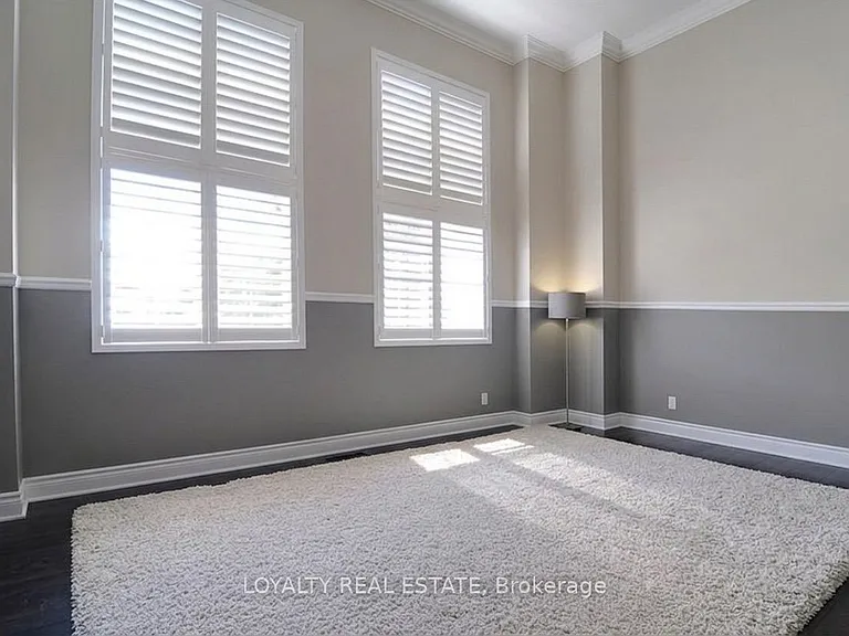 33 Sprucedale Way — Photo 5