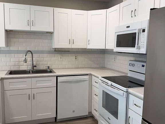 4th image of 504 Plymouth Ln