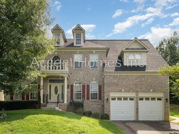 2983 Akron St, Woodbridge, VA 22193