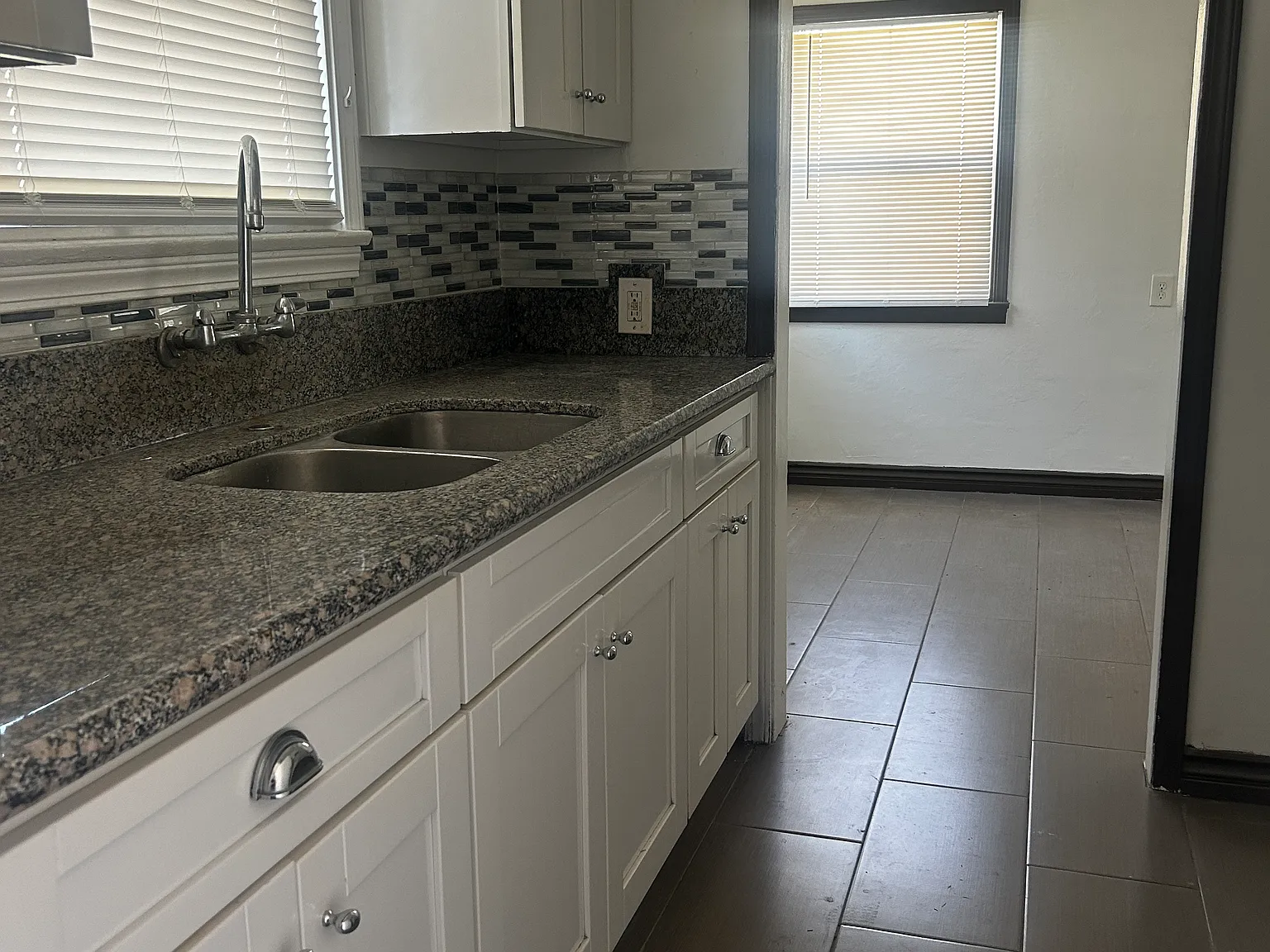 2 bed, 861 sqft, $2,000 — Photo 4