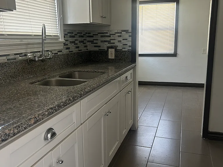 1082 Baseline St #1 — Photo 4