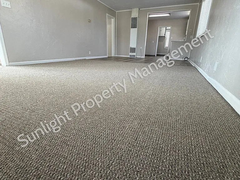 804 W 4th St — Photo 4