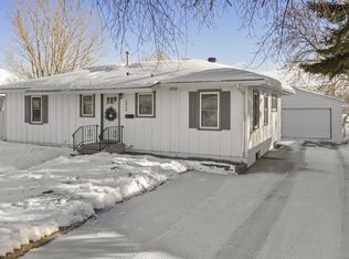 1928 6th St NW, Minot, ND 58703