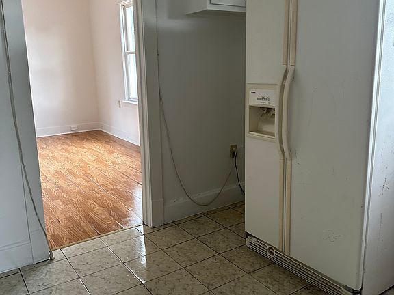 3rd image of 4948 Reading Ave APT 2R