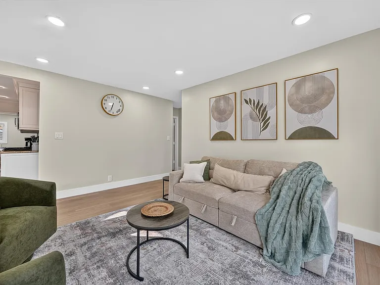 2115 E Hudson Ave — Photo 20