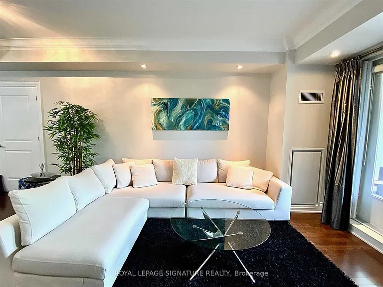 1717 Avenue Rd #322 — Photo 2