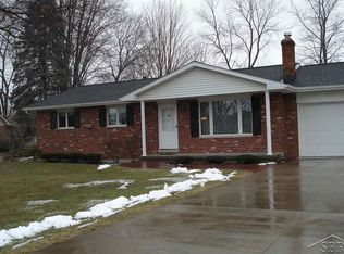 6345 Dewhirst Dr, Saginaw, MI 48638