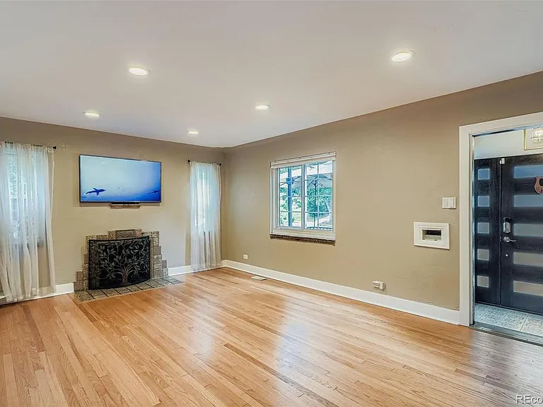 3070 Ash St — Photo 6