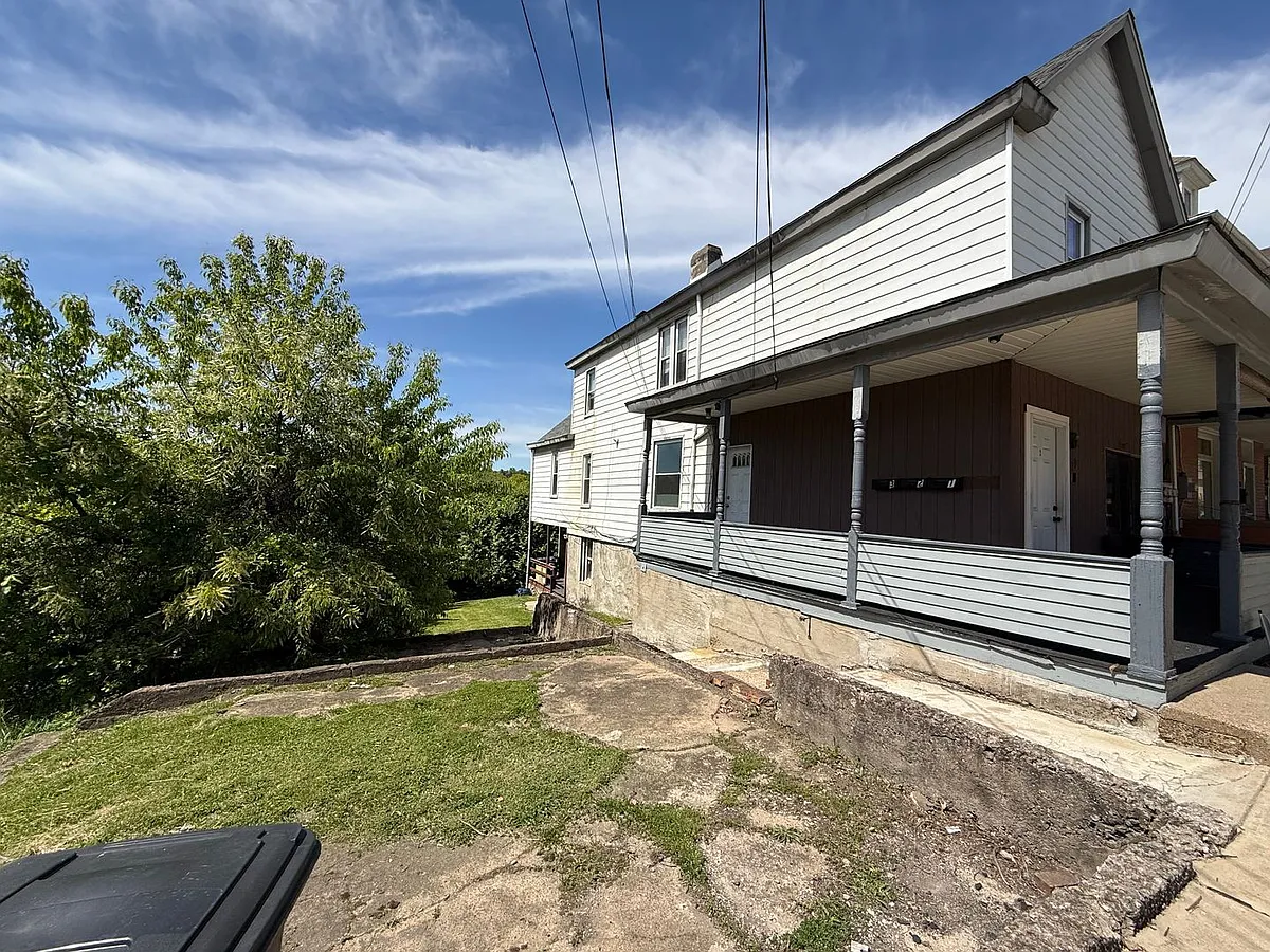 Building Photo - 129 3rd Ave