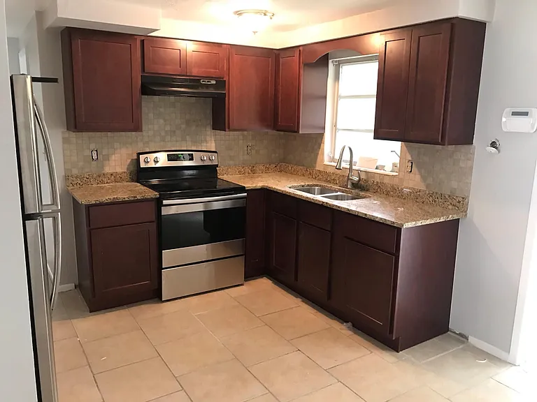 2521 Chancery Dr — Photo 2