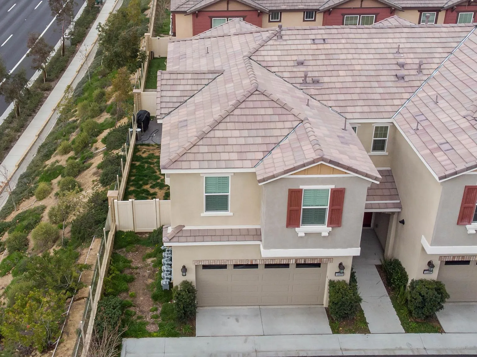 3 bed, 2.5 bath, 1750 sqft, $3,700 — Photo 2