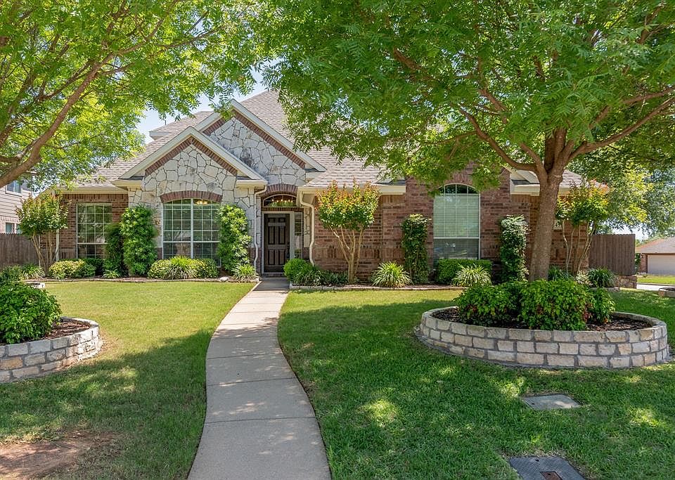 1st image of 245 Blossom Ln